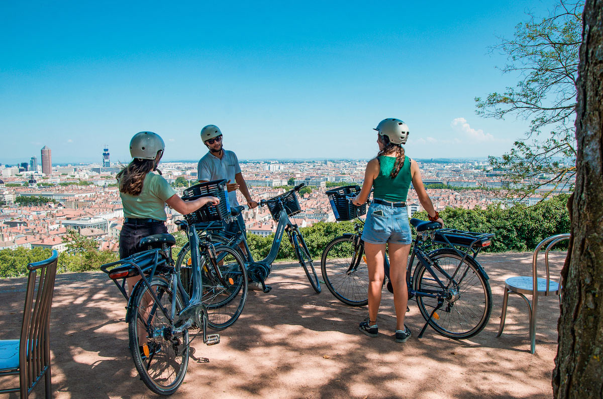 Balade &agrave; VAE avec Mobilboard - Jardin des curiosit&eacute;s &copy; Mobilboard