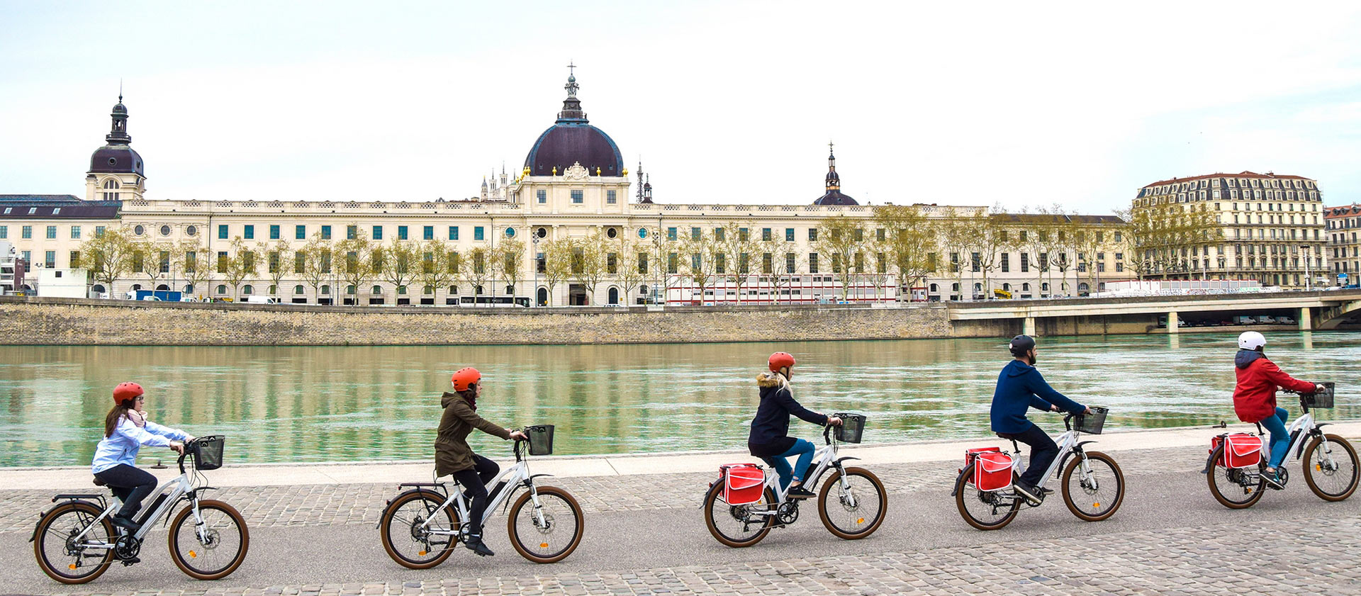 Balade à vélo électrique by Comhic sur les Berges du Rhône © Comhic