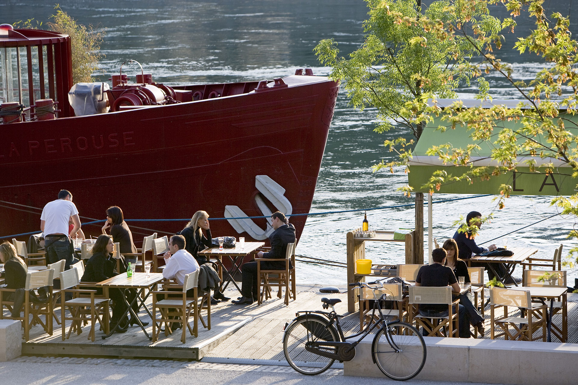 Les terrasses de bars sur les Berges du Rh&ocirc;ne - photo &copy; Tristan Deschamps