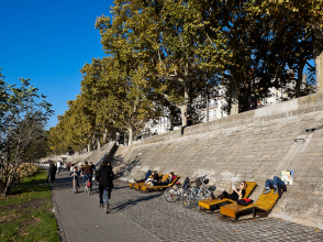 Chaises longues des Berges du Rh&ocirc;ne &copy;Brice Robert Photographe