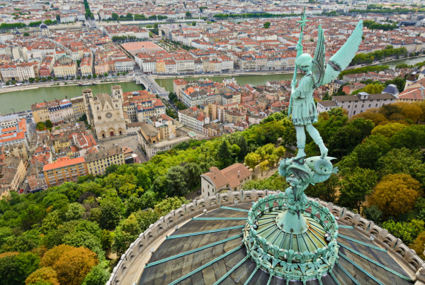 Statue_of_Saint_Michel_above_Fourviere_basilica_Lyon_France_(5946_x_3988)_1008x676 @ Gaël Fontaine.jpg
