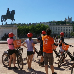 Balade &agrave; v&eacute;lo &eacute;lectrique Place Bellecour
